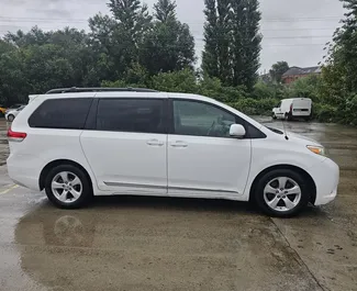 Toyota Sienna – samochód kategorii Komfort, Minivan na wynajem w Gruzji ✓ Bez Depozytu ✓ Ubezpieczenie: OC, FDW, Pasażerowie.