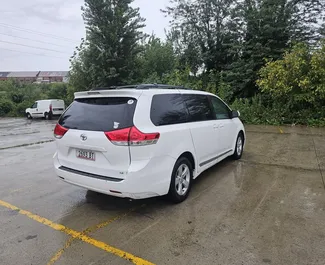 Silnik Benzyna 3,5 l – Wynajmij Toyota Sienna w Kutaisi.