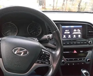Wynajmij Hyundai Elantra 2017 w Gruzji. Paliwo: Benzyna. Moc: 148 KM ➤ Koszt od 70 GEL za dobę.