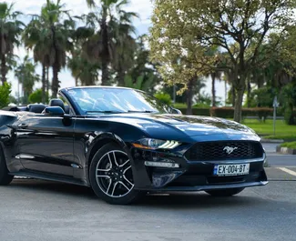 Wynajmij Ford Mustang Cabrio 2019 w Gruzji. Paliwo: Benzyna. Moc: 317 KM ➤ Koszt od 280 GEL za dobę.