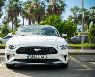 Wynajmij Ford Mustang Cabrio 2019 w Gruzji. Paliwo: Benzyna. Moc: 317 KM ➤ Koszt od 280 GEL za dobę.