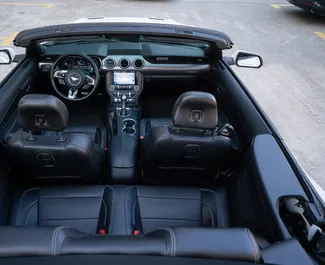 Ford Mustang Cabrio 2019 do wynajęcia w Batumi. Limit przebiegu 200 km/dzień.