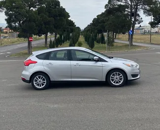 Ford Focus – samochód kategorii Komfort na wynajem w Gruzji ✓ Bez Depozytu ✓ Ubezpieczenie: OC, SCDW, FDW, Pasażerowie, Od Kradzieży, Bez Depozytu.