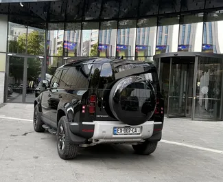 Wnętrze Land Rover Defender do wynajęcia w Gruzji. Doskonały samochód 5-osobowy. ✓ Skrzynia Automatyczna.