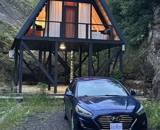 Wynajmij Hyundai Sonata 2019 w Armenii. Paliwo: Benzyna. Moc: 188 KM ➤ Koszt od 50 USD za dobę.