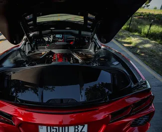 Wnętrze Chevrolet Corvette do wynajęcia w Gruzji. Doskonały samochód 2-osobowy. ✓ Skrzynia Automatyczna.