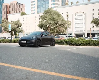 Wypożyczalnia Tesla Model Y – Long Range w Dubaju, ZEA ✓ Nr 14517. ✓ Skrzynia Automatyczna ✓ Opinii: 0.