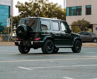 Wynajmij Mercedes-Benz G63 AMG 2021 w ZEA. Paliwo: Benzyna. Moc: 570 KM ➤ Koszt od 1080 AED za dobę.