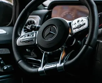Wnętrze Mercedes-Benz G63 AMG do wynajęcia w ZEA. Doskonały samochód 5-osobowy. ✓ Skrzynia Automatyczna.