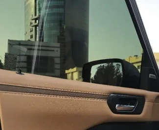 Wynajmij Nissan Patrol 2025 w ZEA. Paliwo: Benzyna. Moc: 425 KM ➤ Koszt od 600 AED za dobę.