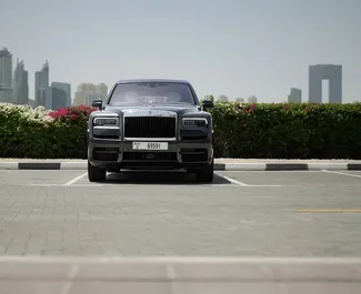 Rolls-Royce Cullinan – samochód kategorii Luksusowy, Crossover na wynajem w ZEA ✓ Bez Depozytu ✓ Ubezpieczenie: OC.