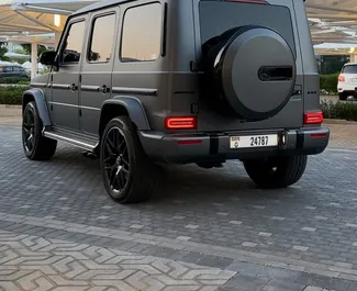 Wnętrze Mercedes-Benz G63 AMG do wynajęcia w ZEA. Doskonały samochód 5-osobowy. ✓ Skrzynia Automatyczna.