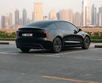 Tesla Model 3 2023 – wynajem od właścicieli w Dubaju (ZEA).