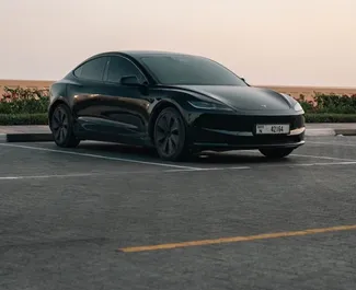 Wypożyczalnia Tesla Model 3 w Dubaju, ZEA ✓ Nr 14516. ✓ Skrzynia Automatyczna ✓ Opinii: 0.