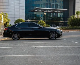 Mercedes-Benz C200 – samochód kategorii Komfort, Premium na wynajem w ZEA ✓ Bez Depozytu ✓ Ubezpieczenie: OC.