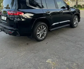 Silnik Benzyna 3,5 l – Wynajmij Toyota Land Cruiser 300 w Dubaju.