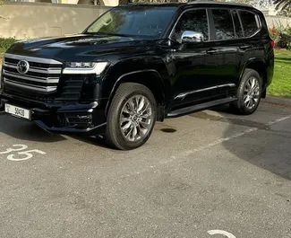 Wypożyczalnia Toyota Land Cruiser 300 w Dubaju, ZEA ✓ Nr 14518. ✓ Skrzynia Automatyczna ✓ Opinii: 0.