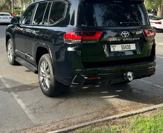 Toyota Land Cruiser 300 2024 – wynajem od właścicieli w Dubaju (ZEA).