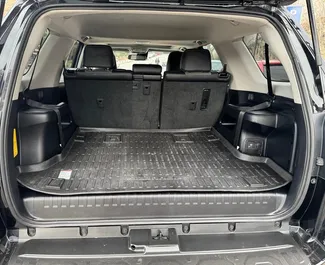 Toyota 4 Runner 2024 – wynajem od właścicieli w Tbilisi (Gruzja).