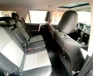 Toyota 4 Runner 2019 do wynajęcia w Tbilisi. Limit przebiegu nieograniczony.