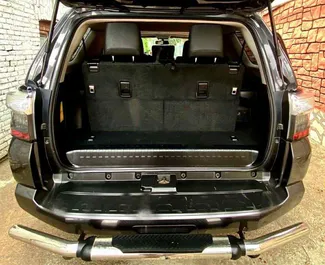 Toyota 4 Runner – samochód kategorii Komfort, SUV na wynajem w Gruzji ✓ Bez Depozytu ✓ Ubezpieczenie: OC.