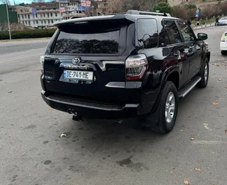 Toyota 4 Runner 2024 do wynajęcia w Tbilisi. Limit przebiegu nieograniczony.