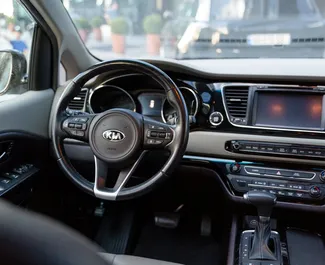 Wynajmij Kia Sedona 2017 w Gruzji. Paliwo: Benzyna. Moc: 276 KM ➤ Koszt od 205 GEL za dobę.