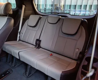 Kia Sedona 2017 do wynajęcia w Tbilisi. Limit przebiegu nieograniczony.