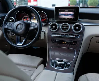 Wynajmij Mercedes-Benz GLC-Class 2018 w Gruzji. Paliwo: Benzyna. Moc: 240 KM ➤ Koszt od 240 GEL za dobę.
