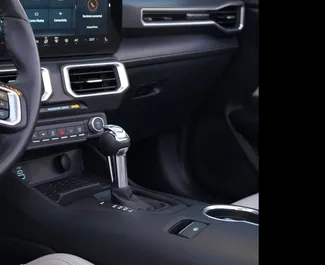 Ford Mustang Cabrio 2025 do wynajęcia w Dubaju. Limit przebiegu 250 km/dzień.