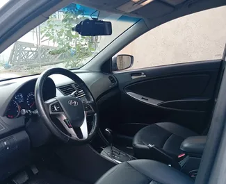 Wynajmij Hyundai Accent 2015 w Azerbejdżanie. Paliwo: Benzyna. Moc: 110 KM ➤ Koszt od 35 AZN za dobę.
