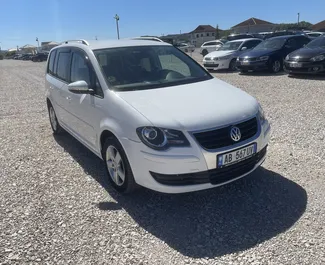 Wynajem samochodu Volkswagen Touran nr 14731 (Automatyczna) w Tiranie, z silnikiem 2,0l. Diesel ➤ Bezpośrednio od Oltjon w Albanii.