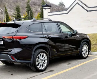 Wynajem samochodu Toyota Highlander Hybrid nr 14799 (Automatyczna) w Tbilisi, z silnikiem 2,5l. Benzyna ➤ Bezpośrednio od Lasha w Gruzji.