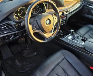 Silnik Benzyna 3,0 l – Wynajmij BMW X5 w Tiranie.