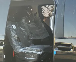 Hyundai Staria 2025 do wynajęcia w Dubaju. Limit przebiegu 250 km/dzień.