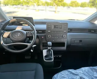 Hyundai Staria – samochód kategorii Komfort, Minivan na wynajem w ZEA ✓ Bez Depozytu ✓ Ubezpieczenie: OC.