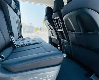 Wynajmij Hyundai Staria 2025 w ZEA. Paliwo: Benzyna. Moc: 180 KM ➤ Koszt od 384 AED za dobę.