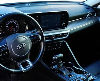 Wynajmij Kia K5 2020 w Kazachstanie. Paliwo: Benzyna. Moc: 200 KM ➤ Koszt od 39000 KZT za dobę.