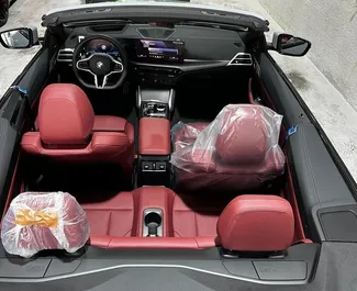 Silnik Benzyna 2,5 l – Wynajmij BMW 420i Cabrio w Dubaju.