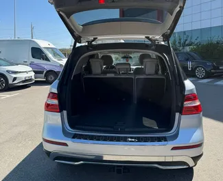 Mercedes-Benz ML350 2015 do wynajęcia w Tiranie. Limit przebiegu nieograniczony.