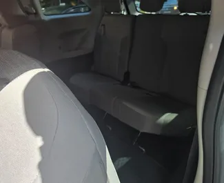 Toyota Sienna 2023 do wynajęcia w Tbilisi. Limit przebiegu nieograniczony.