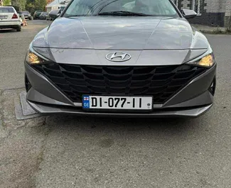 Wnętrze Hyundai Elantra do wynajęcia w Gruzji. Doskonały samochód 5-osobowy. ✓ Skrzynia Automatyczna.