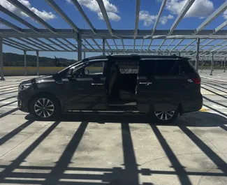 Wynajmij Kia Carnival 2020 w Albanii. Paliwo: Diesel. Moc: 180 KM ➤ Koszt od 50 EUR za dobę.