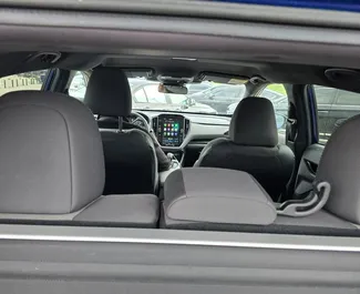 Wnętrze Subaru Crosstrek do wynajęcia w Gruzji. Doskonały samochód 5-osobowy. ✓ Skrzynia Automatyczna.