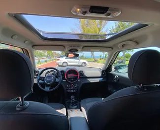Wynajmij Mini Countryman Cooper 2023 w Turcji. Paliwo: Benzyna. Moc: 177 KM ➤ Koszt od 99 USD za dobę.