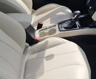 Wynajmij MG 5 2024 w ZEA. Paliwo: Benzyna. Moc: 140 KM ➤ Koszt od 130 AED za dobę.