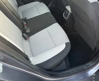 Hyundai Accent 2022 do wynajęcia w Dubaju. Limit przebiegu 250 km/dzień.