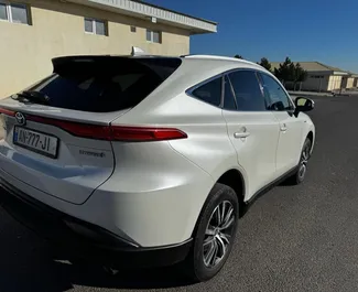 Wynajmij Toyota Venza 2021 w Gruzji. Paliwo: Hybryda. Moc: 240 KM ➤ Koszt od 450 GEL za dobę.
