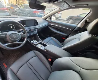 Wynajmij Hyundai Sonata 2022 w Azerbejdżanie. Paliwo: Benzyna. Moc: 190 KM ➤ Koszt od 95 AZN za dobę.