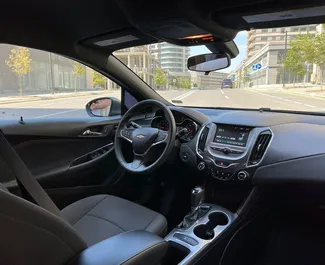 Wynajmij Chevrolet Cruze 2018 w Azerbejdżanie. Paliwo: Benzyna. Moc: 140 KM ➤ Koszt od 42 AZN za dobę.
